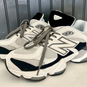 New Balance White & Black Chunky Mesh Running Sneakers